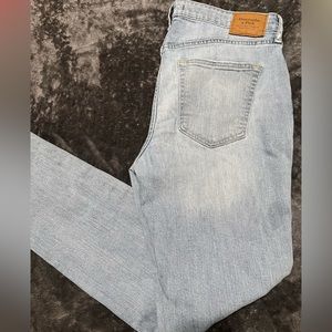 Abercrombie & Fitch Athletic Skinny Jeans